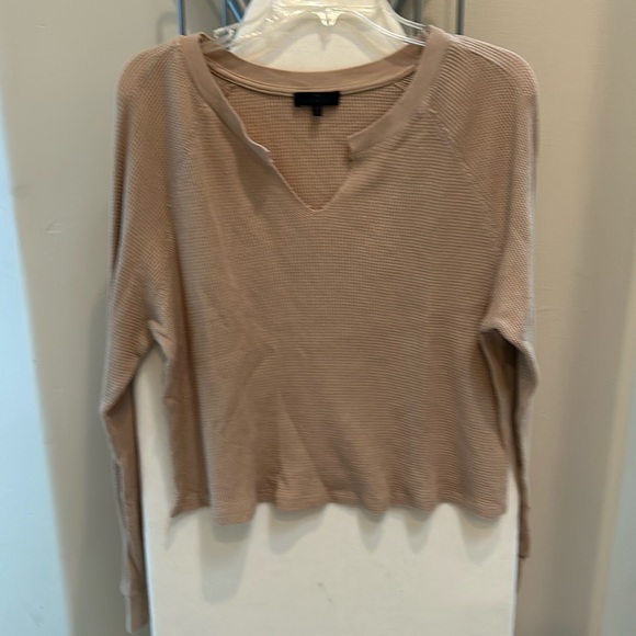 The RANGE KHAKI COLOR WAFFLE WEAVE LONG SLEEVE T-SHIRT W/DISTRESSED DETAIL SZ L - Picture 1 of 6